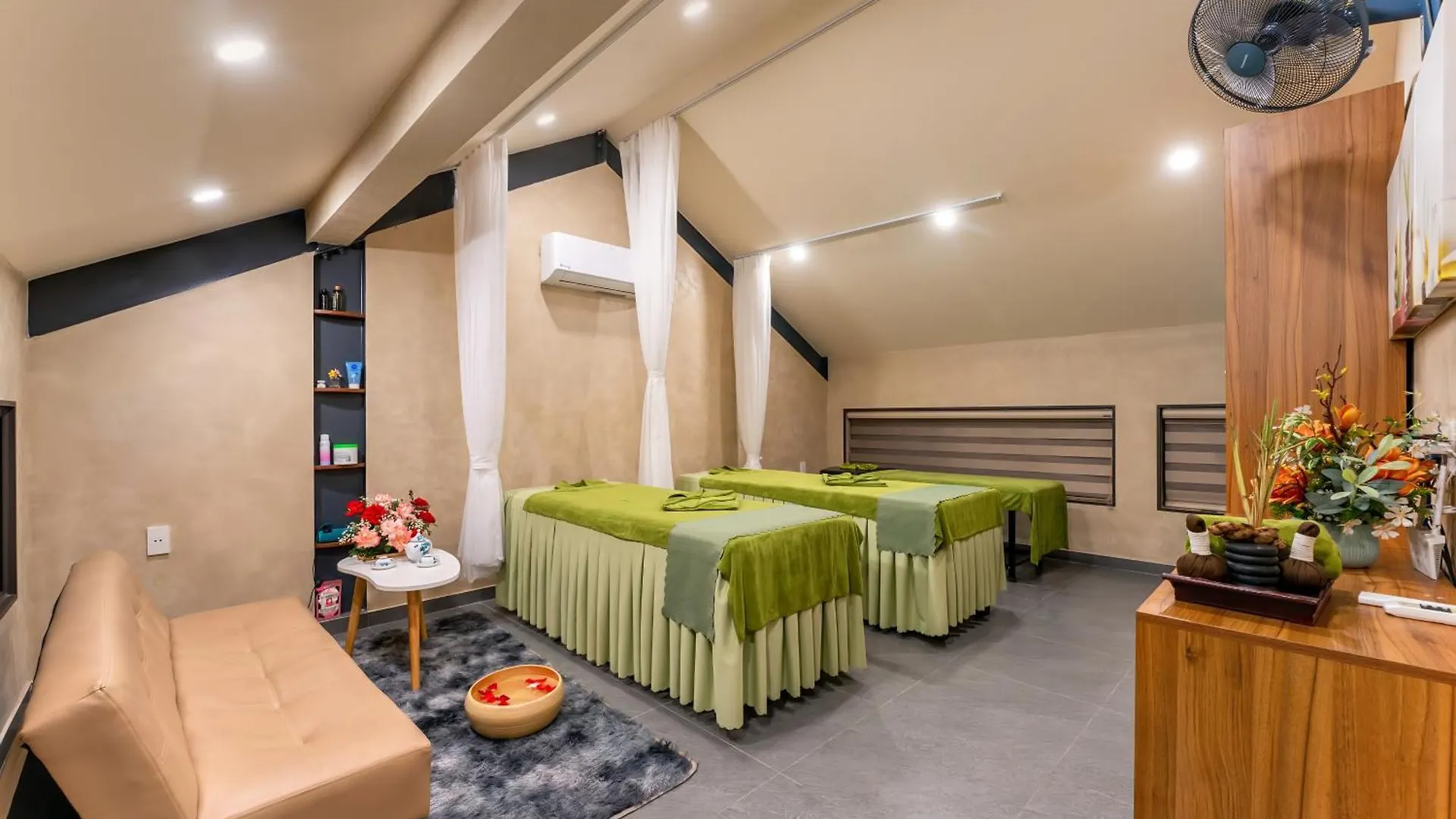 The Linh Seaside Villa Hoi An Hotell